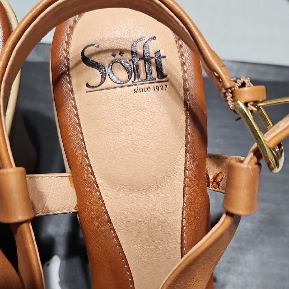 Sofft Women's Tan Leather Sandals - Picture 2 of 4